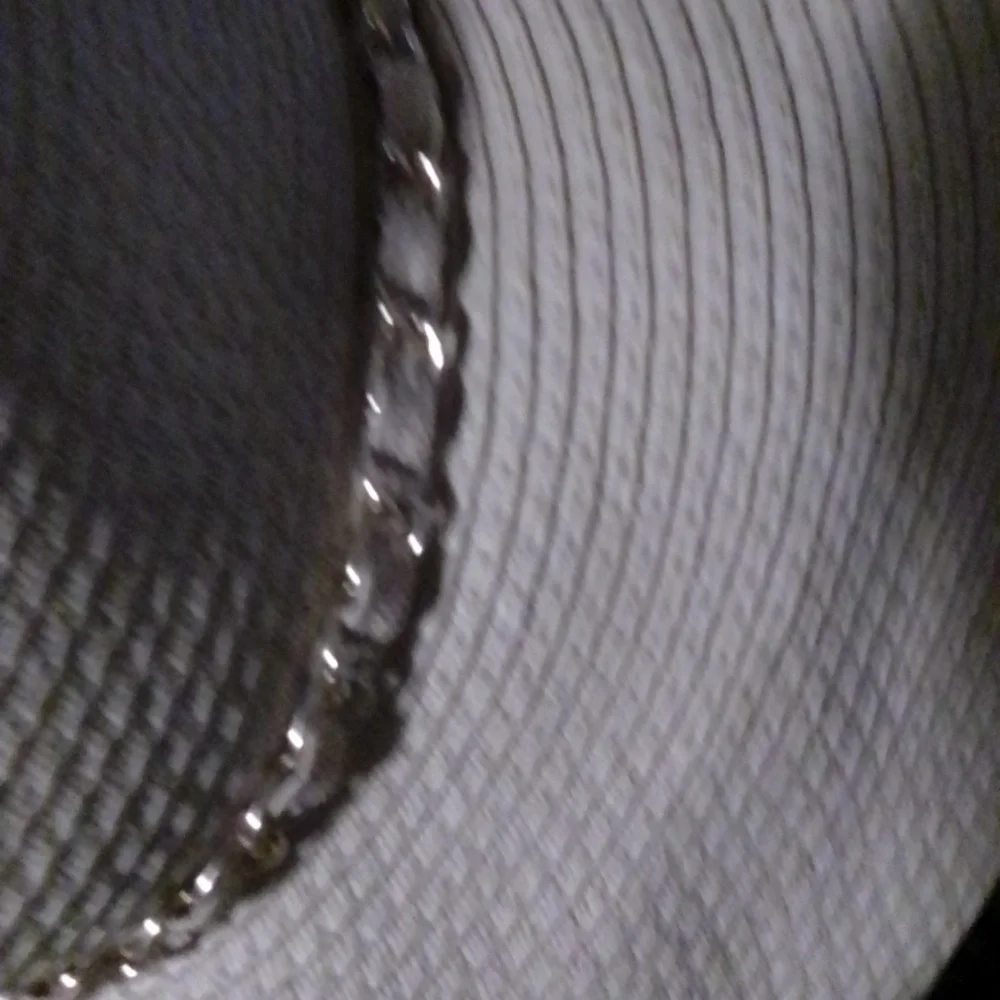 Floppy hat - Picture 2 of 2